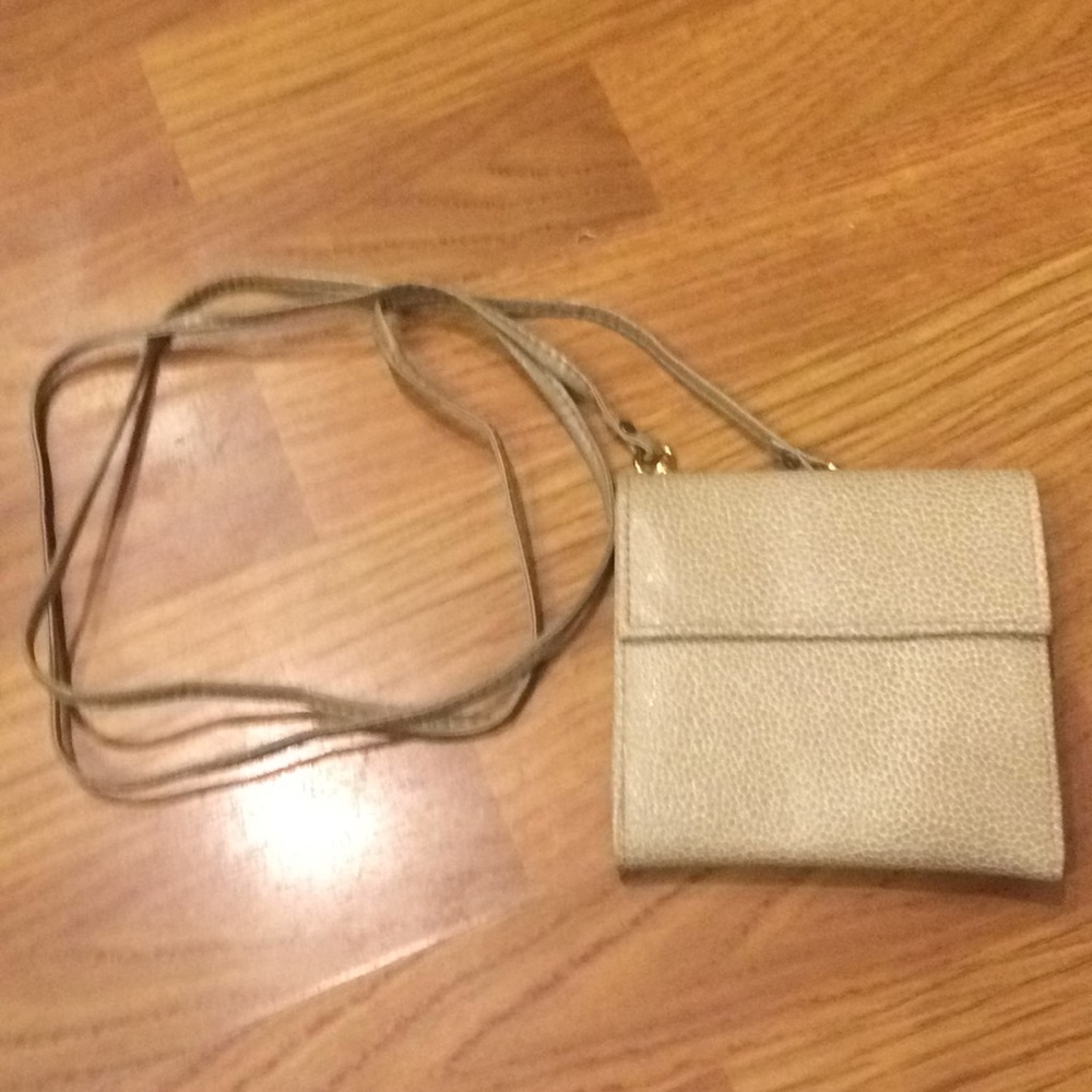 Small wallet purse with detachable strap